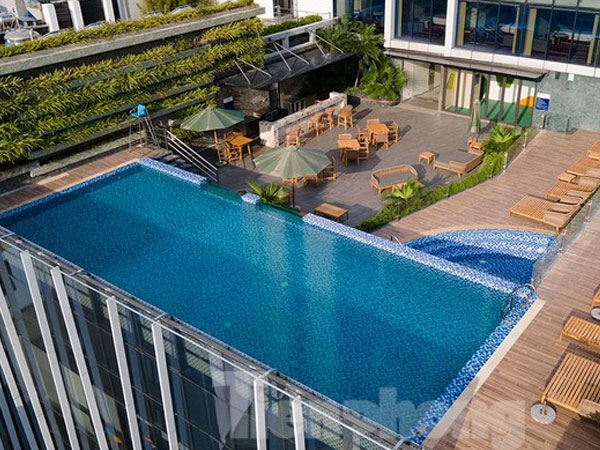 Bể bơi Hà Nội 'cửa đóng then cài' giữa mùa dịch COVID-19
