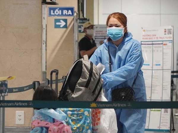 Sân bay Nội Bài dừng đón người nhập cảnh