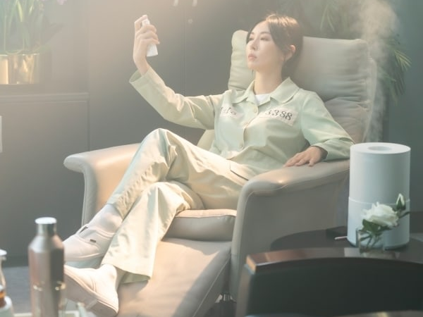 Penthouse 3 tung loạt ảnh mới: Ác nữ Seo Ji ở tù sang chảnh như du lịch 5 sao, Shim Su Ryeon thất thần sau tai nạn thảm khốc của Logan Lee