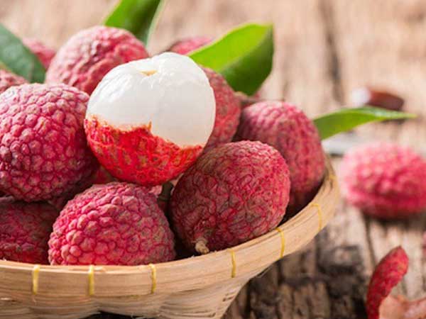 Nếu ăn vải mà bị nổi mụn, nóng trong, rất có thể bạn chưa dắt túi 6 mẹo hay ho này!