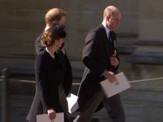 Công nương Kate Middleton được tán dương hết lời nhờ cử chỉ tinh tế, đủ thấy Meghan tạo drama cỡ nào cũng không ảnh hưởng tới cô
