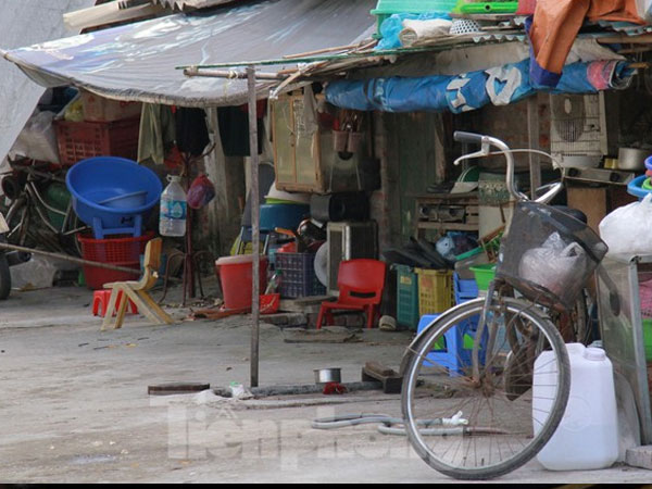 Người dân khu lao động Long Biên khốn đốn trong nắng nóng 'đổ lửa'