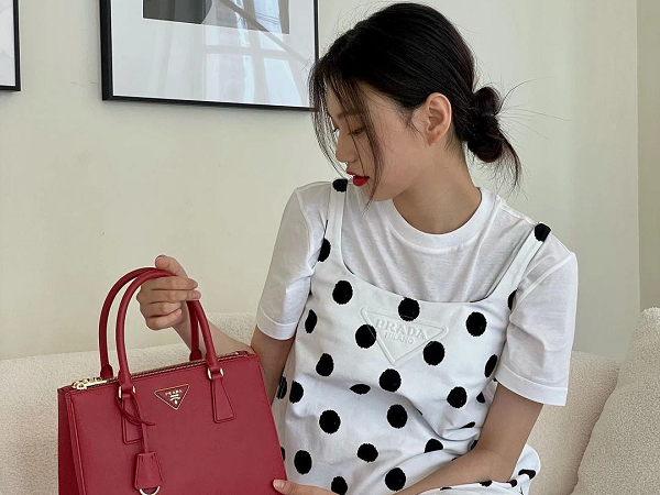 5 kiểu tóc búi gọn mát của sao Hàn, ngày nóng áp dụng là bùng nổ visual luôn!