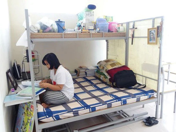 Mắc kẹt lại Đà Nẵng khi vừa đánh rơi 500 nghìn cuối cùng, nữ sinh khóc nức nở giữa đường và cái kết ấm lòng người