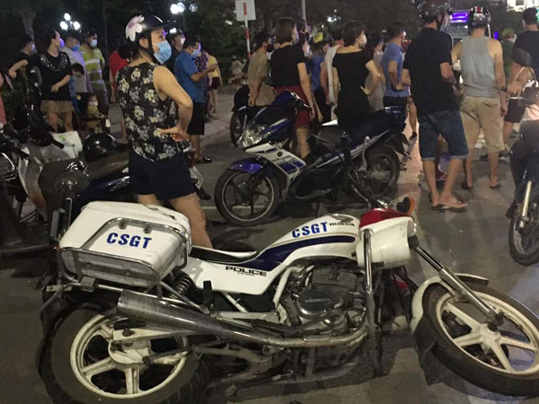 Tạt đầu xe CSGT, thanh niên khiến công an gãy vỡ xương đầu gối