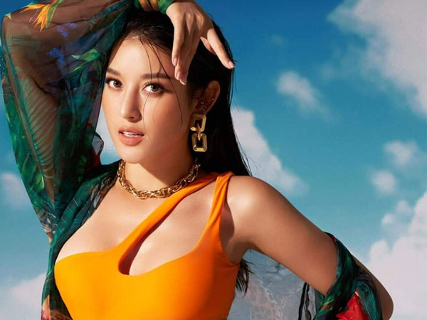 Á hậu Huyền My diện swimsuit cắt tứ bề, khoe đường cong 'gắt' hơn đường đua