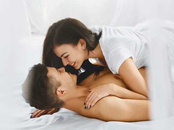 Đang 'lâm trận' thì chồng thẳng tay đẩy vợ ra chỉ vì 1 cử chỉ âu yếm: Lưu ý đặc biệt nhất là đối với hôn nhân lâu năm