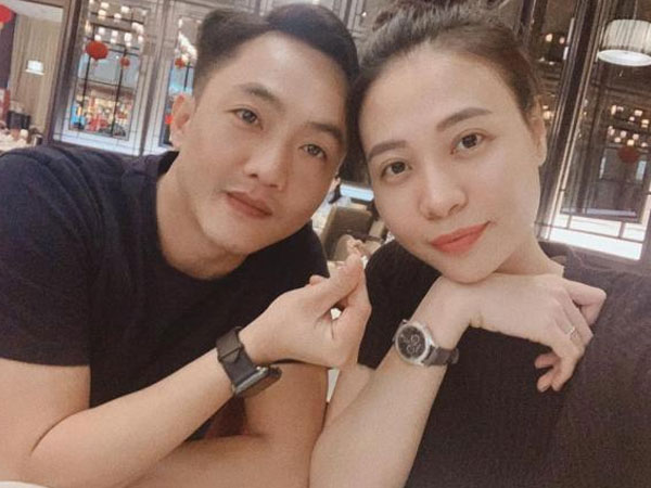 Vợ chồng Cường Đô La - Đàm Thu Trang thay mặt công ty ủng hộ 500 triệu đồng cho Quỹ vaccine phòng Covid-19