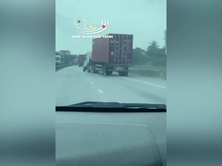 Video: Xe container lạng lách như rắn trườn trên Quốc lộ 5 và cái kết...