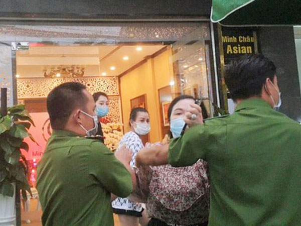 Thu hồi giấy phép và dừng hoạt động thẩm mỹ viện vi phạm về phòng chống dịch Covid-19