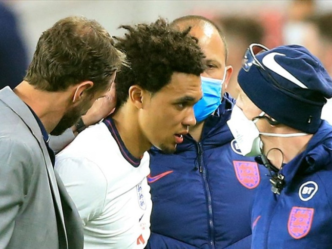 Trent Alexander-Arnold chính thức chia tay EURO 2020