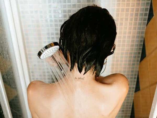 2 kiểu tắm gội trong mùa nóng được giới chuyên gia đánh giá dễ gây đột quỵ bậc nhất: Đáng tiếc là người Việt đang phạm phải rất nhiều