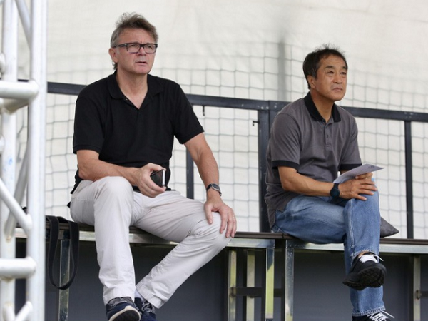 HLV Philippe Troussier ngừng dẫn dắt U19 Việt Nam, quay trở về Pháp