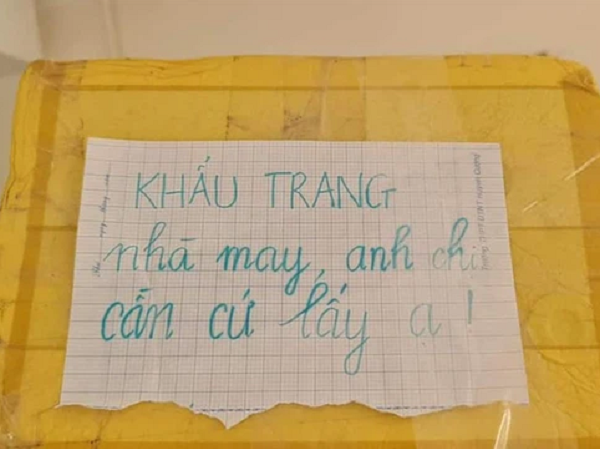 Góc cute xỉu: Sinh viên Ký túc ĐHQG ghi vài lời ấm lòng trước khi rời đi nhường chỗ cho người đến cách ly