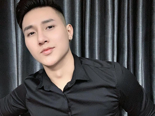 Chàng trai 'tôi chiều em quá nên em hư' trở lại đường đua thả thính với màn ăn vải 'chụt choẹt' gây sốc MXH