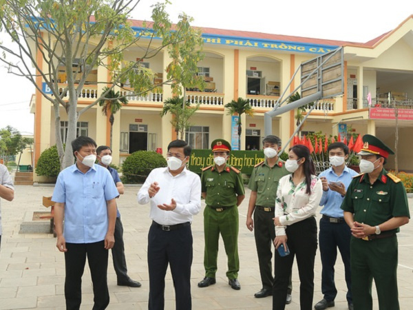 Vừa từ nơi cách ly về nhà, người phụ nữ nhận kết quả dương tính SARS-CoV-2