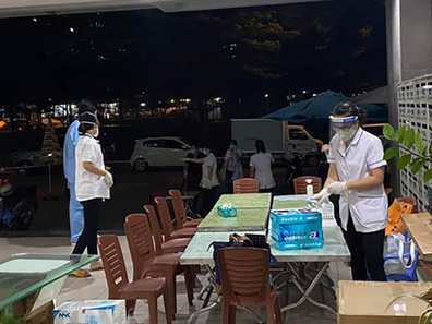 TP HCM: Phong tỏa trong đêm 2 tòa nhà chung cư, xét nghiệm khẩn 1.000 cư dân
