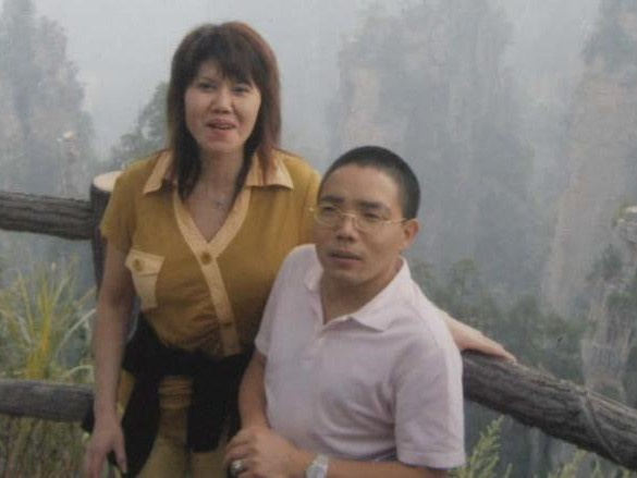 Người đàn ông cao 1m4, lưng gù, chân tàn tật, từ bán bánh gạo rồi thành triệu phú đô la và cuộc hôn nhân cay đắng đến cái kết thảm khốc!