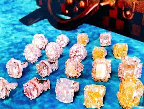 Nữ đại gia tuyên bố sở hữu kim cương to nhất Việt Nam, mời chuyên gia về thẩm định khi bị nói xài đồ dỏm