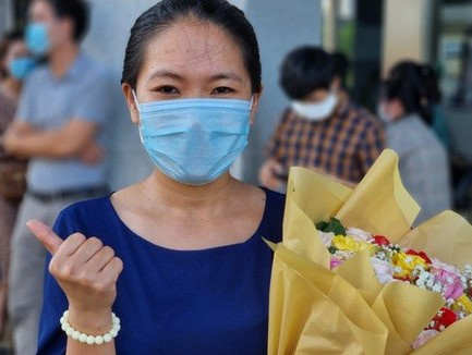 Nữ điều dưỡng là mẹ đơn thân 2 lần vào tâm dịch: 'Thương con thiệt thòi nhưng tôi không dám khóc. Xong nhiệm vụ, dịch ổn thì về!'