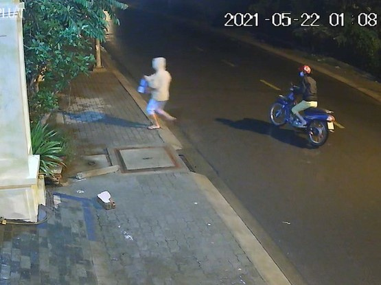 Vụ 2 người phụ nữ mang bé trai còn nguyên dây rốn bỏ lại ở bãi đất trống lúc nửa đêm: Một trong 2 người là mẹ ruột, bị trầm cảm và có hoàn cảnh khó khăn