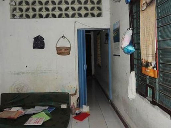 Xúc động với bài review về việc lấy chồng nghèo của cô vợ trẻ: Thuê nhà giữa nghĩa trang cho rẻ, cơm rang trắng là món ngon nhất