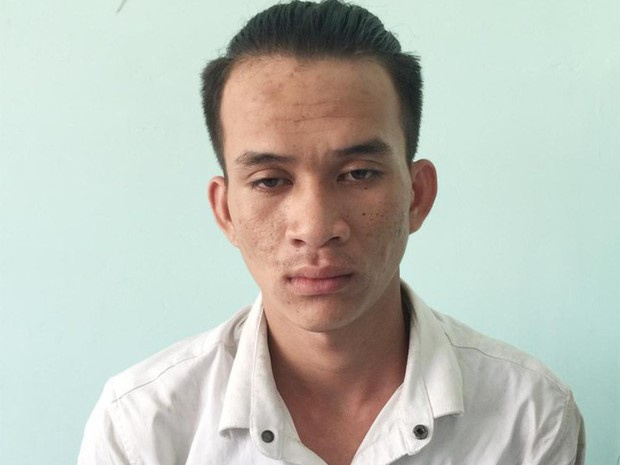 Bị yêu cầu đo thân nhiệt, 2 thanh niên vác dao chém cán bộ phòng dịch