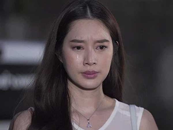 Hồ hởi khoe với chồng về món tiền 20 tỷ, anh gọi ngay cô giúp việc lên rồi thông báo tin động trời khiến tôi sụp đổ