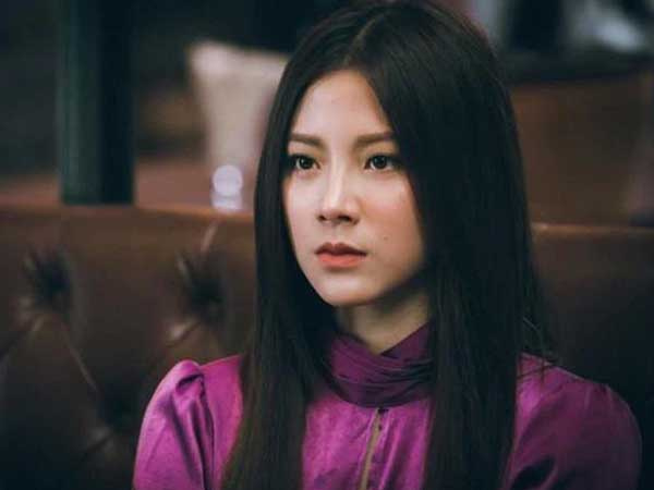 Lĩnh lương nên tôi mời bạn trai đi ăn, vừa nhìn món bít tết, anh rơm rớm nước mắt thốt ra một câu làm tôi 'hóa đá'
