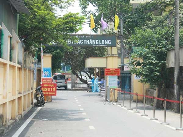 Hà Nội: Tạm phong tỏa bệnh viện Bắc Thăng Long vì người bán rau dương tính SARS-CoV-2 từng tới khám