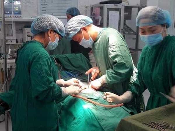 Hút ra gần 2 lít máu trong ổ bụng cứu sống sản phụ chửa ngoài tử cung