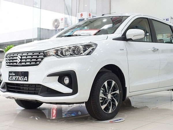 Giá ô tô lại chạm đáy mới, giảm gần 160 triệu đồng