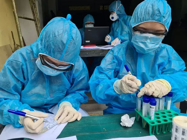 Phát hiện 5 trường hợp dương tính SARS-CoV-2 sống ở tầng 6 của một khu nhà trọ tại quận Tân Bình