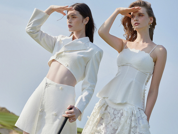 Vouge Anh bất ngờ đăng tải BST của một NTK Việt mới 27 tuổi