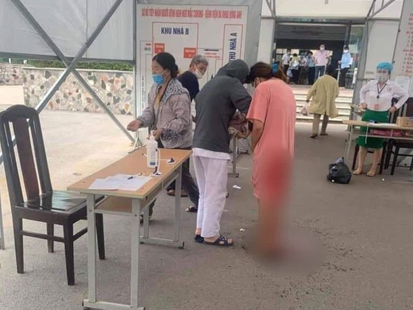 Hà Nội: Đang khai báo y tế, sản phụ trẻ chuyển dạ sinh con ngay tại chốt