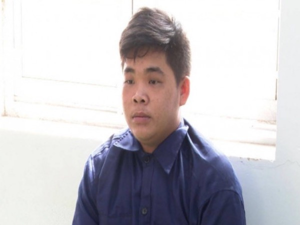Nhóm thanh thiếu niên chặn đường học sinh gần cổng trường để trấn lột tiền