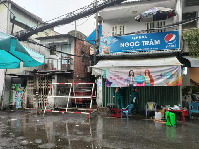 4 người cùng một gia đình nhiễm SARS-CoV-2 liên quan điểm nhóm hội thánh truyền giáo Phục Hưng