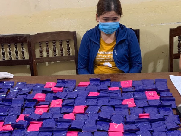 Bắt cặp tình nhân 'ôm' 42.000 viên ma túy, 1 bánh heroin trong nhà nghỉ