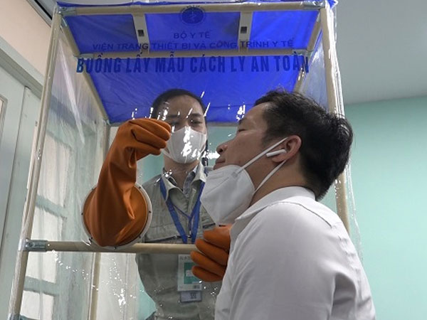 Cận cảnh buồng lấy mẫu xét nghiệm Covid-19 siêu di động