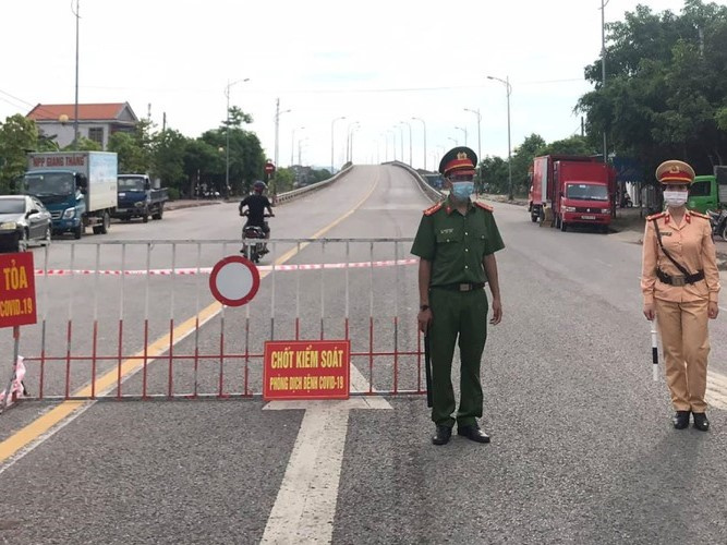 3 mẹ con trong một gia đình cùng dương tính SARS-CoV-2
