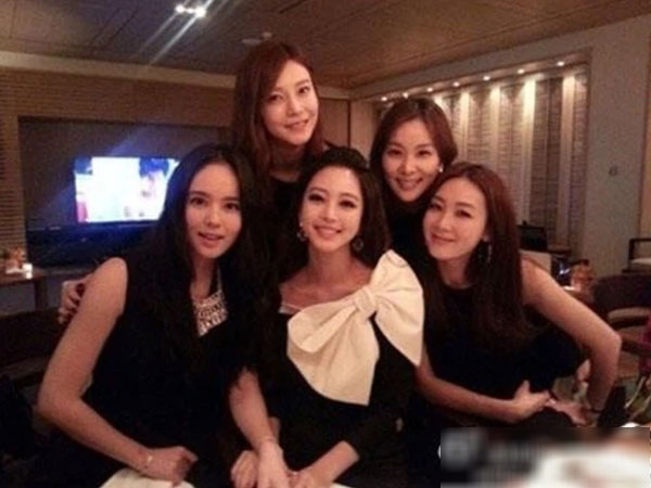 Nóng: Choi Ji Woo và 4 minh tinh bị 'khui' ảnh đi karaoke, Han Ye Seul và vợ Jang Dong Gun cùng tranh Phó chủ tịch tập đoàn