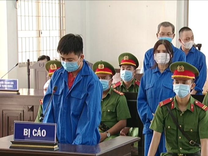 Phạt tù các bị cáo đưa 47 người Trung Quốc xuất cảnh trái phép