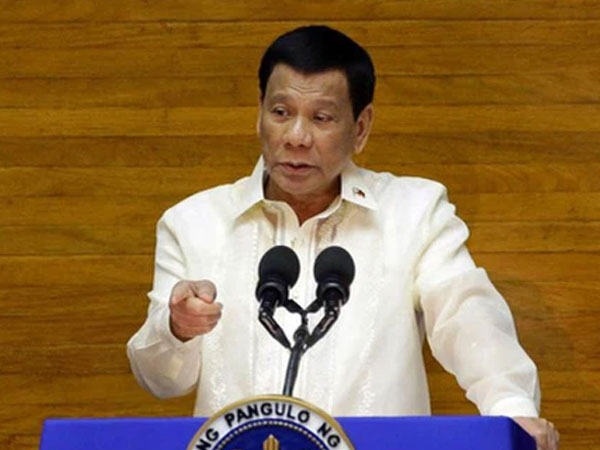 Áp tội danh 'giết người' nếu lây COVID-19 cho người khác: Ông Duterte đe dọa mạnh tay để dập dịch