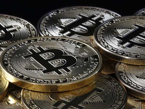 Giá Bitcoin liên tục lao dốc, 'chữ thập tử thần' sắp xuất hiện?