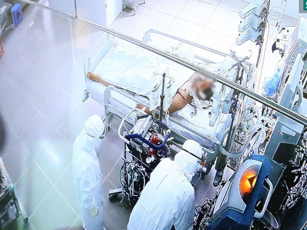 Chiến sĩ công an TP.HCM mắc Covid-19: 'Bệnh diễn tiến rất nhanh, đã hoàn toàn lệ thuộc vào máy thở và ECMO'