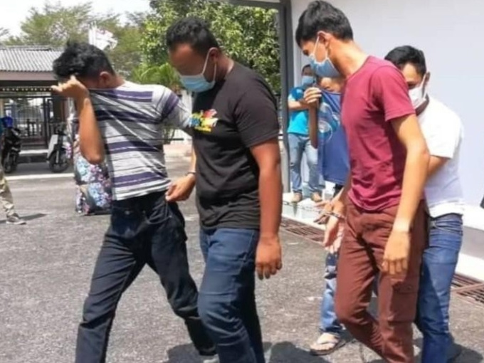 Thiếu nữ lén lút sống thử với bạn trai, bị 'quan chức chống tội phạm' phát hiện dẫn tới cái kết tủi nhục đau đớn
