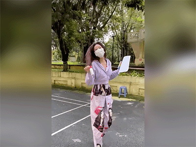 Khánh Vân chính thức về đến Việt Nam sau 1 tháng chinh chiến Miss Universe 2020, bắt đầu thực hiện cách ly 21 ngày