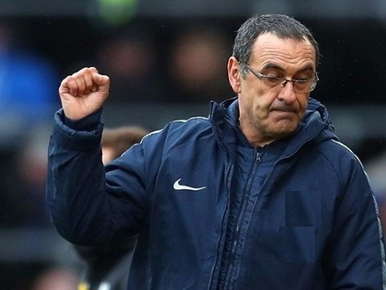 HLV Sarri thoát cảnh thất nghiệp