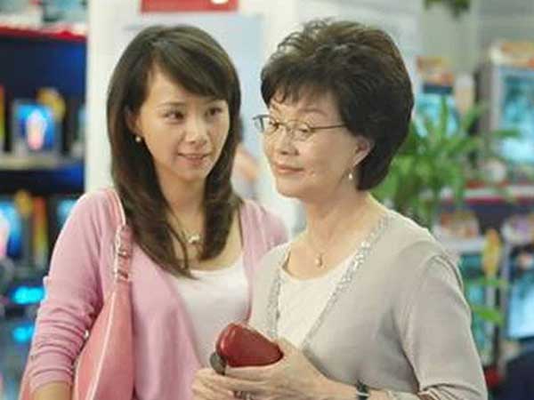 Mẹ chồng thẳng thừng bảo vợ chồng tôi ra ngoài ở riêng để bà đón người khác về ở cùng, nghe tên người đó mà tôi hốt hoảng