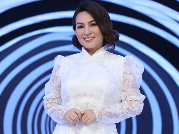 Phi Nhung khẳng định bị oan giữa loạt lùm xùm, nhắn nhủ Hồ Văn Cường: 'Đừng sợ mẹ giận hay ghét, mẹ vẫn ôm con vào lòng như lúc đầu gặp'